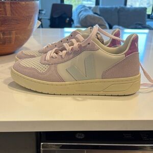 Veja Women's Sneakers in Lavender and Beige